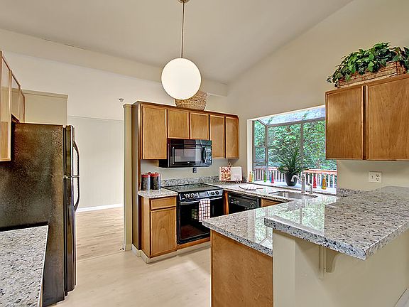5th image of 12025 NE 67th St