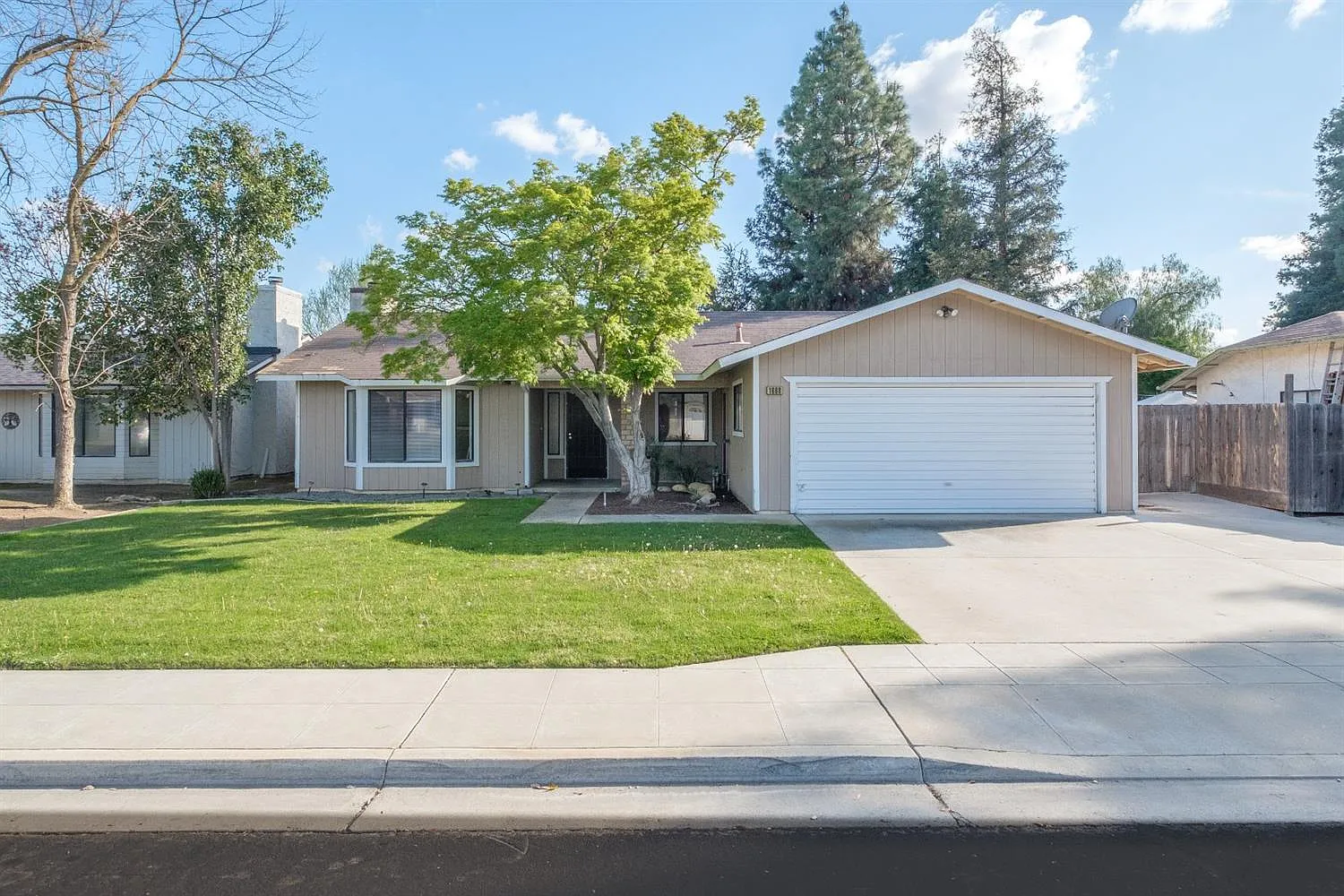1668 Donner Ave photo 1