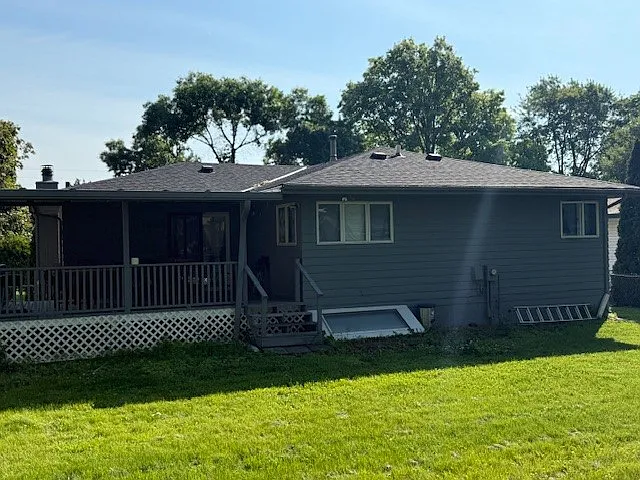3 bed, 1967 sqft, $2,145 — Photo 2
