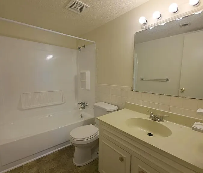 5135 NE Chouteau Trfy #324 — Photo 6
