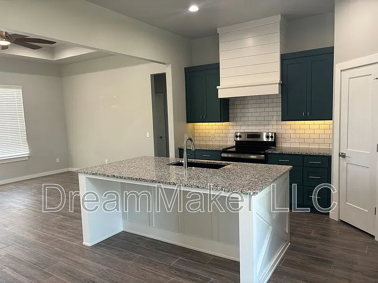 5381 Red Maple Ave — Photo 5