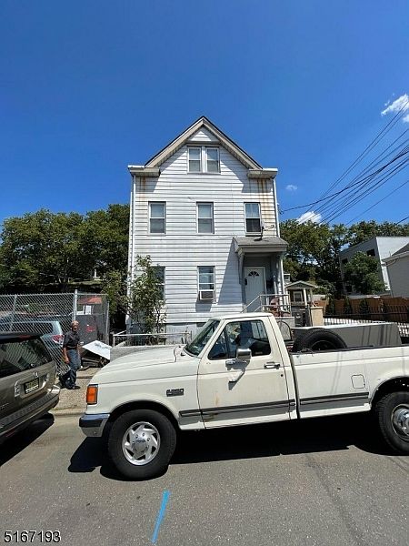 2nd image of 441 Summer St
