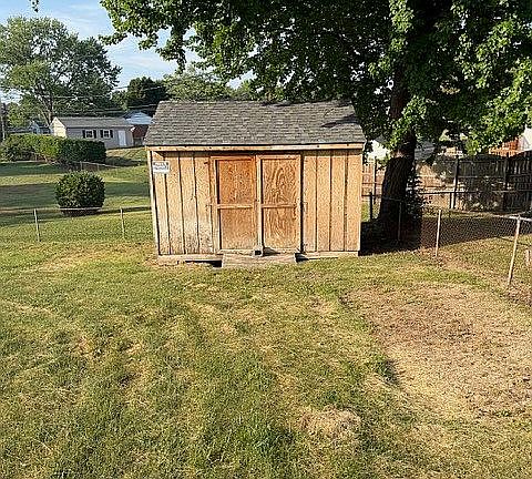 5th image of 9304 Huron Ave