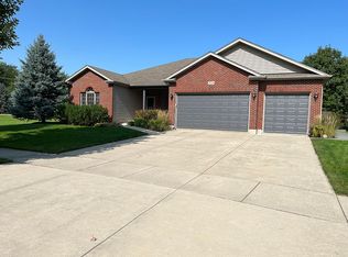 208 Red Hawk Rd, Hampshire, IL 60140