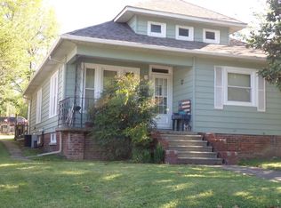 119 W College St, Harrisburg, IL 62946