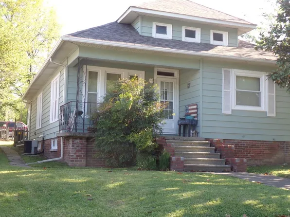 119 W College St, Harrisburg, IL 62946