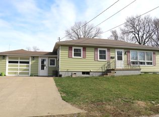 815 E Adams St, Clinton, IL 61727