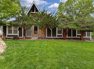 1612 SW White Oak Ln, Blue Springs, MO 64015