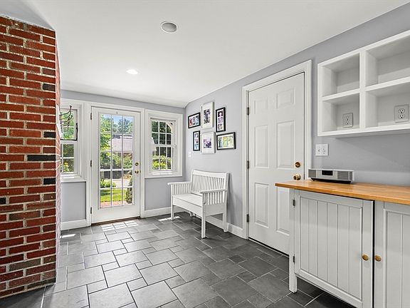 4th image of 84 Pleasant St