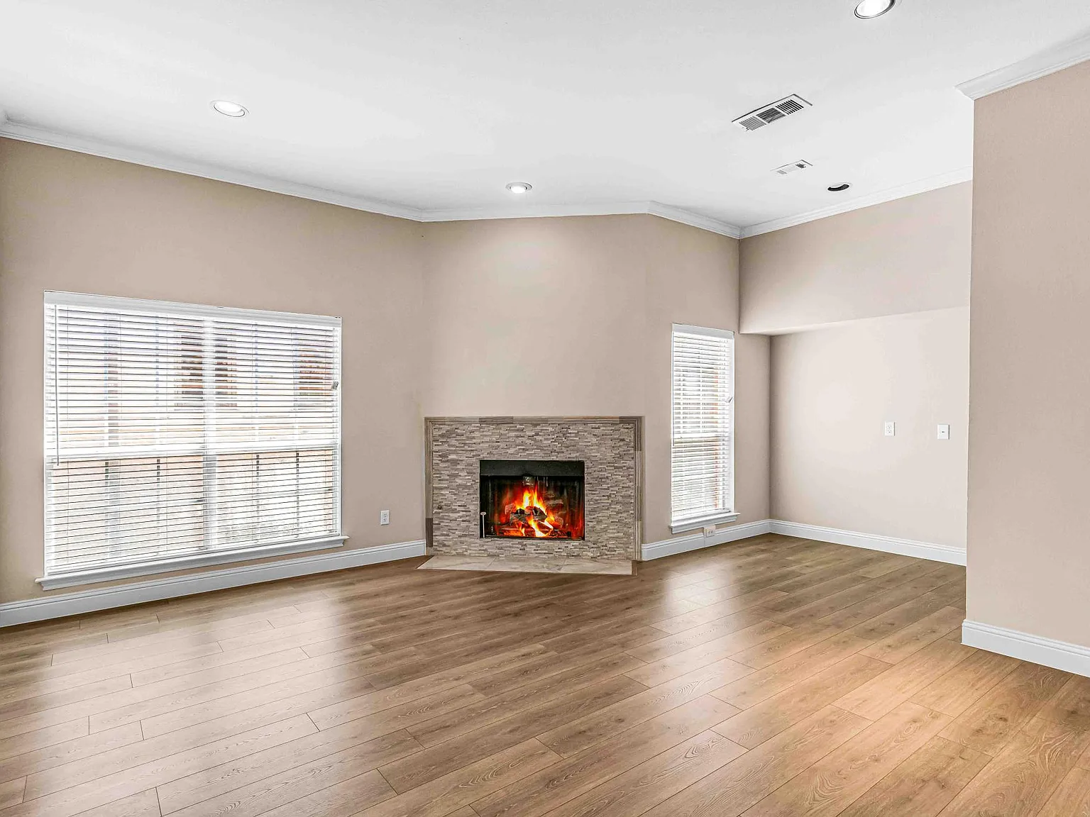 2 bed, 2.5 bath, 1490 sqft, $3,800 — Photo 3