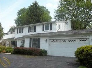 28809 Ramblewood Dr, Farmington Hills, MI 48334