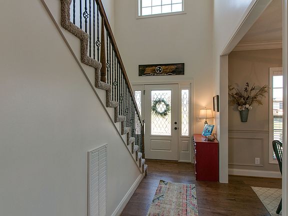 4th image of 595 Larkspur Dr