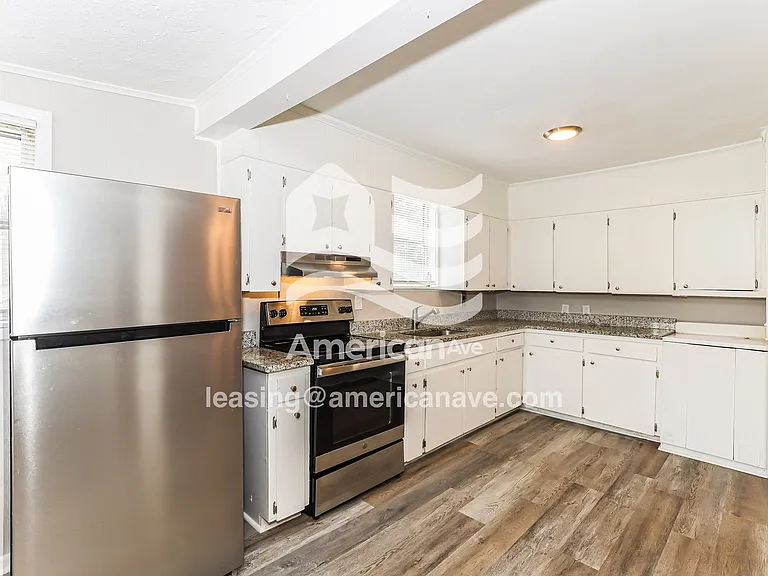 1443744_007_kitchen_7.jpg
