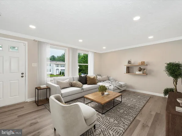 19910 Choctaw Ct, Germantown, MD 20876