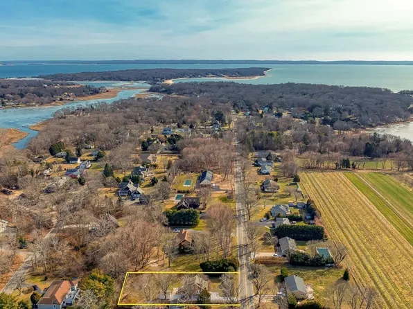 1305 Pequash Ave, Cutchogue, NY 11935
