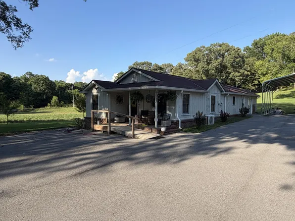 608 E Garden Farm Rd, Rossville, GA 30741