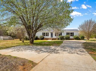 835 Broadway School Rd, Belton, SC 29627