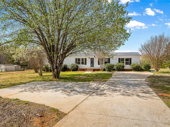 835 Broadway School Rd, Belton, SC 29627