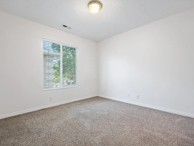 259 N 300 W #33 — Photo 18