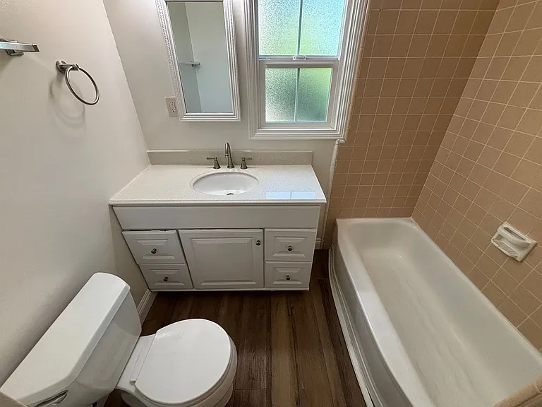 8112 Taylor St — Photo 15