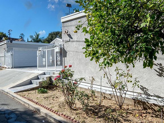 3rd image of 2069 Lilac Ln