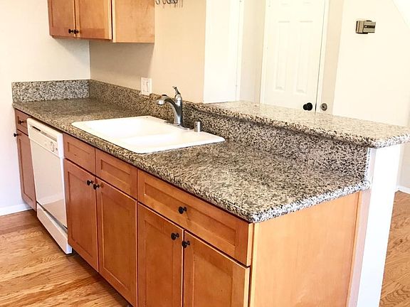 3rd image of 858 S Sherbourne Dr APT 4