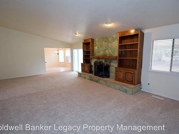 3rd image of 1121 Monte Largo Dr NE