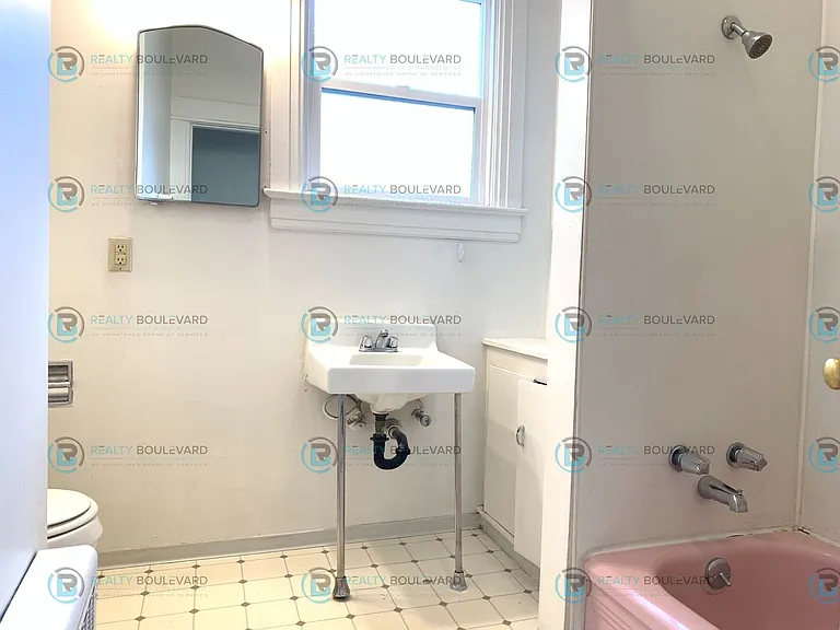245 W Taylor St — Photo 4