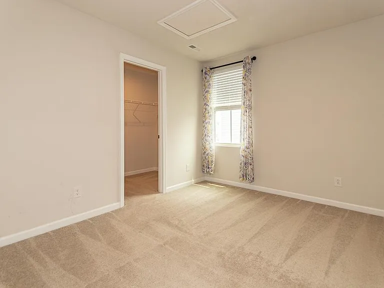 472 Roberta Dr — Photo 15