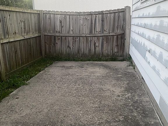 4th image of 2401 E 18th St