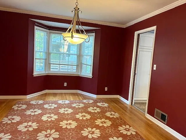 815 Hewett Dr — Photo 3