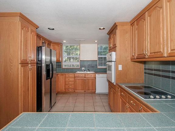 5th image of 2460 S Crestline Dr