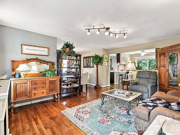4th image of 506 Unity St