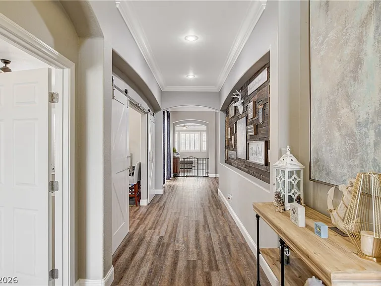 8086 Merlewood Ave — Photo 4