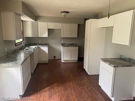 4th image of 4375 Fish Lake Rd