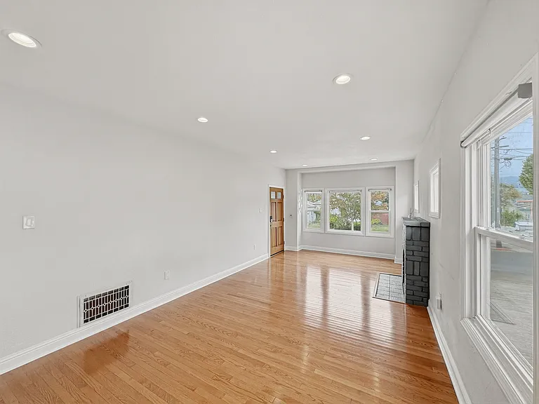 926 Cerrito St — Photo 7
