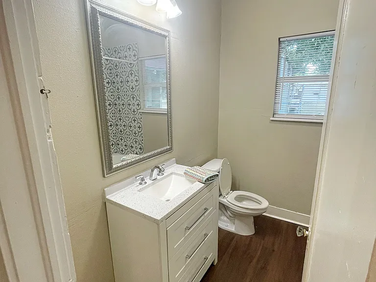 1425 Quintana Rd #1 — Photo 7