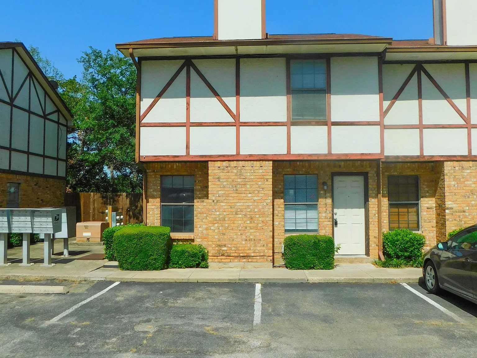 2 bed, 2.5 bath, 1102 sqft, $1,395 — Photo 1