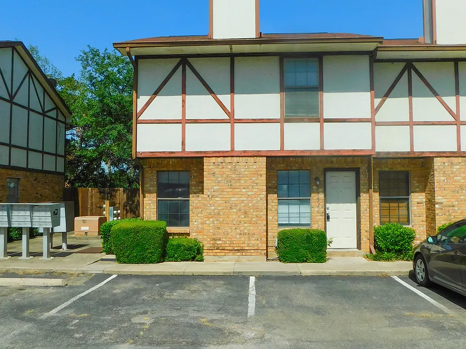 1137 Dallas Dr