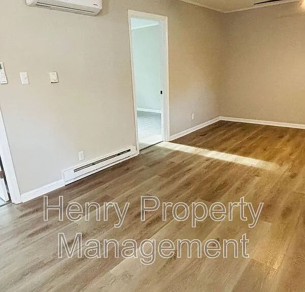 1122 Drew St — Photo 5