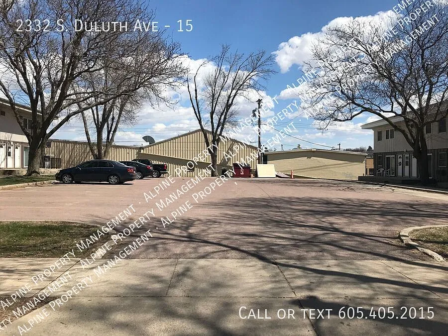 Ground Floor 2 Bedroom Apartment near Augustana! — Photo 3