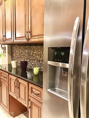 Rented by Halvatzis Realty | media 10