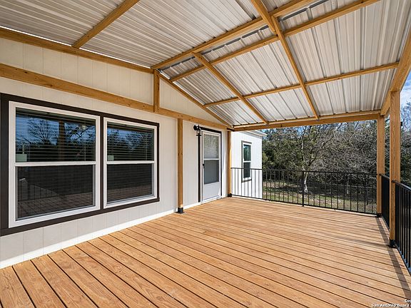 4th image of 563 Oak Trail
