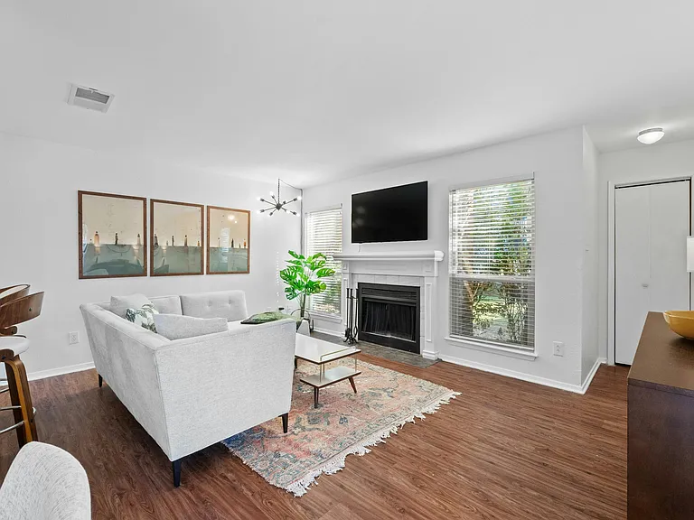 2018 W Rundberg Ln #15B — Photo 2