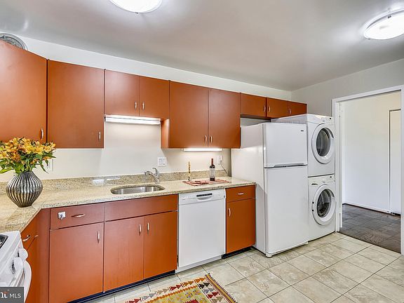 4th image of 4620 N Park Ave APT 505W