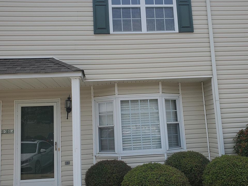 1st image of 2315 Vineyard Dr APT B4