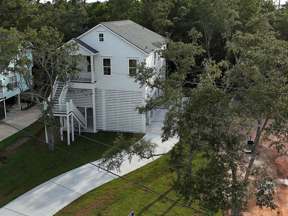 1st image of 114 Basswood Dr