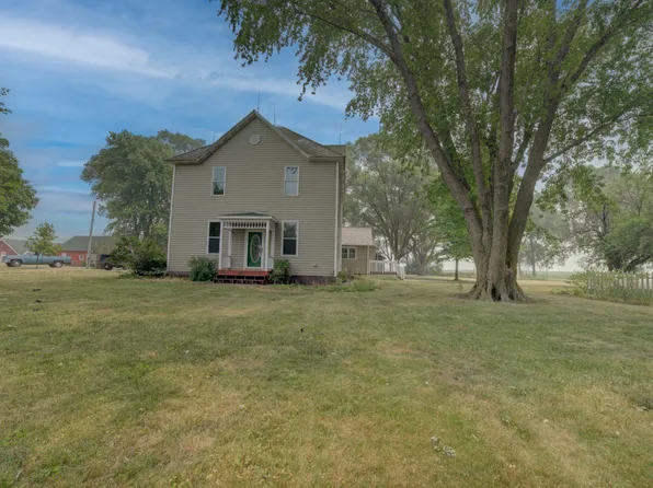 1470 N 1500 East Rd, Crescent City, IL 60928