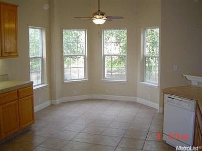 3rd image of 9600 Sommer Pl