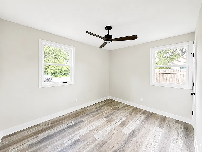 2707 Cushing Dr — Photo 9